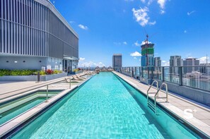 Pool - Luxe & Chic 1-BR - Rooftop Pool & Sea View (Miami)
