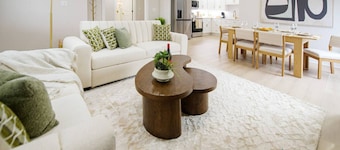 Sleeps 10 | Spacious Luxe Retreat w/ Fireplace