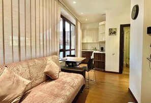 Living area - Modern & Cozy Studio in the Heart of Yerevan (Yerevan)