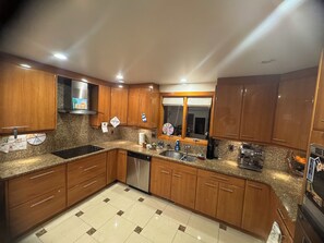 Luokittelematon kuva, 5 kautta 22, painike