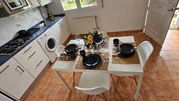 Appartement, patio, uitzicht op binnenplaats | Privékeuken