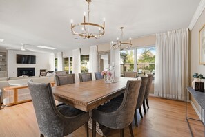 Dining - Resort Style 5-bedroom house with Heated Pool and Hot Tub in the Foothills (Albuquerque)