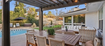 Resort Style 5-bedroom house with Heated Pool and Hot Tub in the Foothills