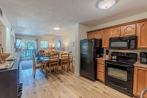 Interior - Coastal Confessions - Poolside - Walk to Beach (Hilton Head Island)