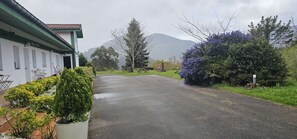 อพาร์ทเมนท์สำหรับครอบครัว, ลานระเบียง, วิวสวนหย่อม | บริเวณที่พัก