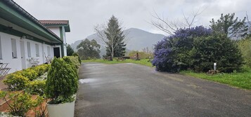 Apartamento familiar, patio, vistas al patio | Jardines del alojamiento