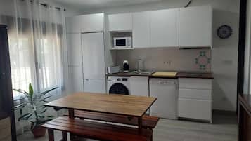 Refrigerador, microondas, parrilla de estufa y lavavajillas