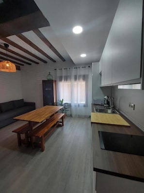 Family Quadruple Room, Kitchen A | Sisätilat