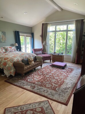 Iron/ironing board, Internet, bed sheets - Suburban Luxury with Urban Access in Walnut Creek (Walnut Creek)