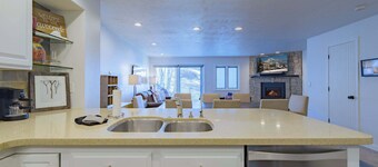 Avocondo, remodeled ski in/ski out condo, hot tub