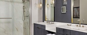 Shower, jetted tub, hair dryer, towels - Resort with 2 bedrooms and AC in beautiful Atlanta (Atlanta)