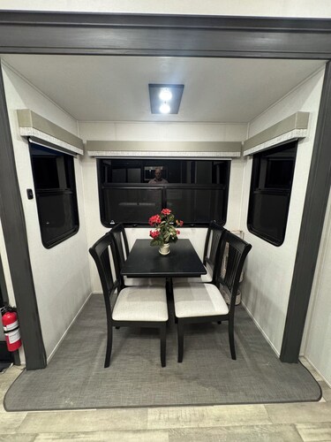 The Cozy Camper. Peaceful 1-bedroom campground with AC in charming Hahira