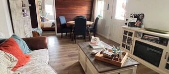 Cole's Bungalow
Cozy 2-bedroom bungalow in delightful Williams