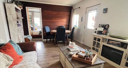 Cole's Bungalow
Cozy 2-bedroom bungalow in delightful Williams