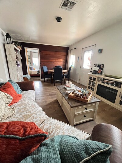 Cole's Bungalow
Cozy 2-bedroom bungalow in delightful Williams