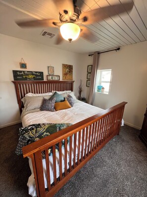 2 bedrooms, iron/ironing board, WiFi, bed sheets