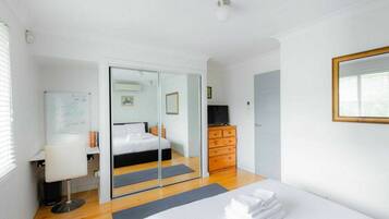 Iron/ironing board, Internet, bed sheets