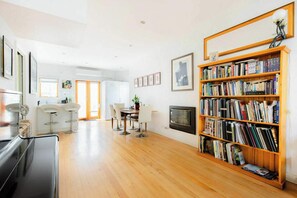 Interior - Cozy 1BDR Apartment in Leafy Hawthorn (Hawthorn)