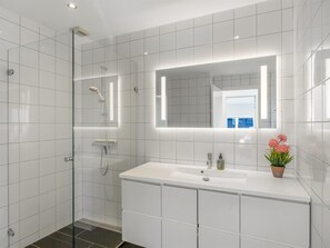 Bathroom - "Emelita" - 1.4km from the sea by Interhome (Løkken)
