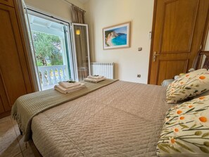3 bedrooms, iron/ironing board, travel cot, free WiFi - Villa Giardino (Acharavi)