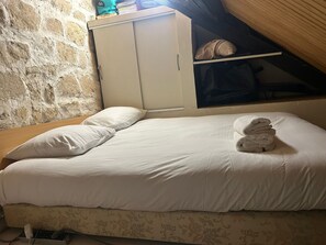 Bügeleisen/Bügelbrett, kostenloses WLAN, Bettwäsche