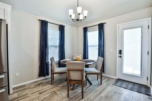 Dining - OU n' Moore (Moore)