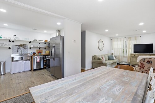 Cozy 3 bedroom house situated close to several local attractions in Beaufort, SC