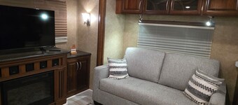 Cozy RV Retreat on a 12‑Acre Horse Farm. 1 Bedroom 1 Bath • Pull‑Out Sofa