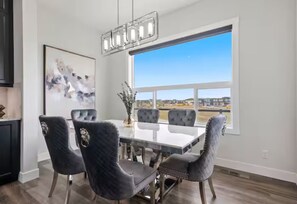 Dining - Cozy and Inviting home, whole house to your self to stay with 2 free parkings. (Calgary)