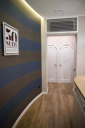 Interior - 50 Suite B&B (Naples)