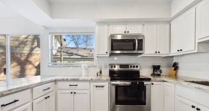 Bright 3BR/2BA Home Furnished w/yard + All Utilities Included near Lake Houston