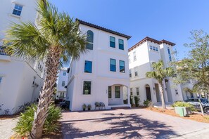 Exterior - Luxury Home on 30A~ 5 min walk to beach~ 4 bikes! (santa rosa beach)
