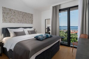 6 bedrooms, iron/ironing board, travel cot, free WiFi - Villa Mare Vista – Private Estate with Heated Pool (Kaštel Kambelovac)