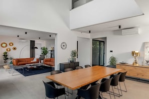 Interior - Villa Mare Vista – Private Estate with Heated Pool (Kaštel Kambelovac)