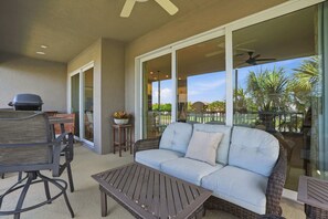 Outdoor dining - Lakefront Luxury + Stunning Naples Sunsets (Naples)