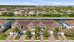 Exterior - Lakefront Luxury + Stunning Naples Sunsets (Naples)