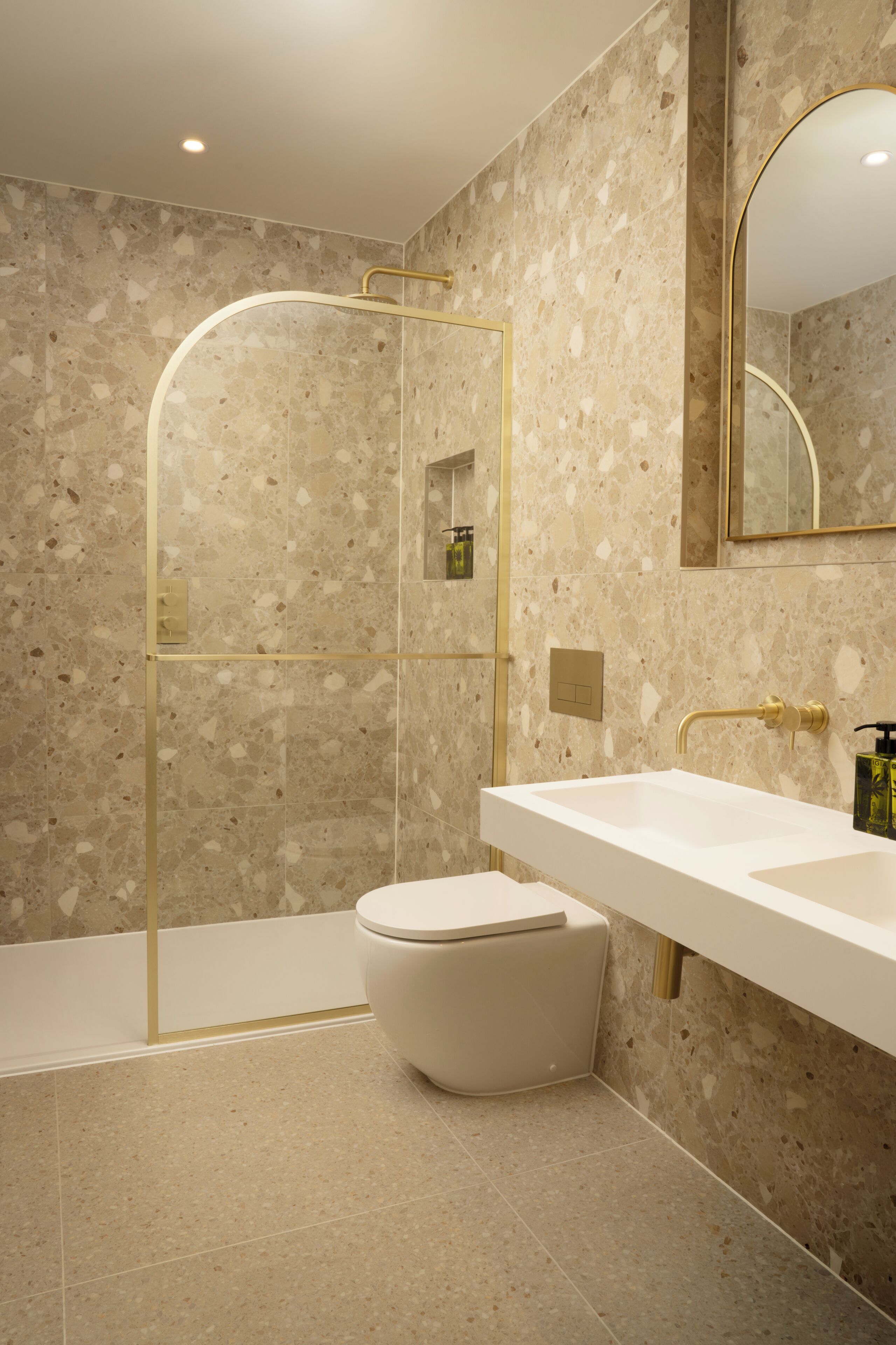 Suite, terrazzo, vista mare | Bagno | Set di cortesia gratuito, asciugacapelli, asciugamani, sapone