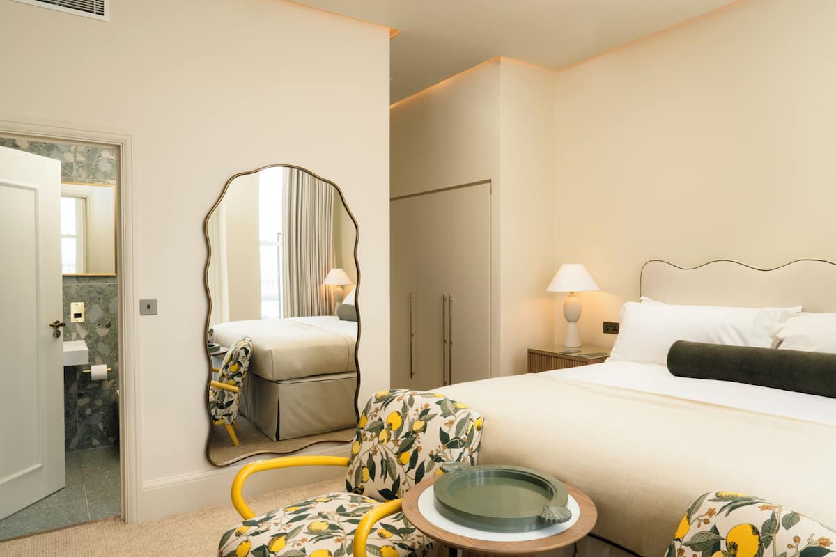 In-room safe, desk, iron/ironing board, free WiFi
