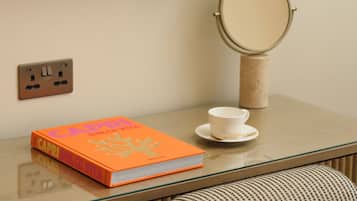 Room (Cosy Inland) | In-room safe, desk, iron/ironing board, free WiFi