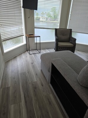 TV - Welcome to ISLAND TIME a 2-bedroom house in Grandy, N (Grandy)