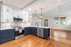 Private kitchen - Family-Friendly Avondale Home w/ Spa Bath & Yard (Jacksonville)