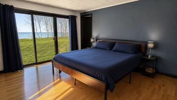 Bureau, lit parapluie, Wi-Fi gratuit, draps fournis