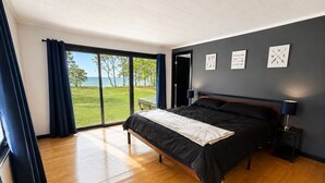 Schreibtisch, Reisekinderbett, kostenloses WLAN, Bettwäsche