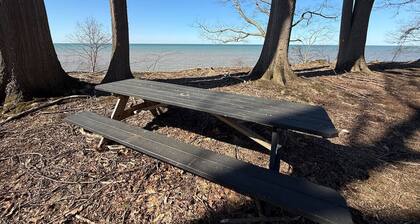 King Lakefront Retreat on 7.5 Acres Near Wineries