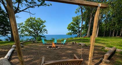 King Lakefront Retreat on 7.5 Acres Near Wineries