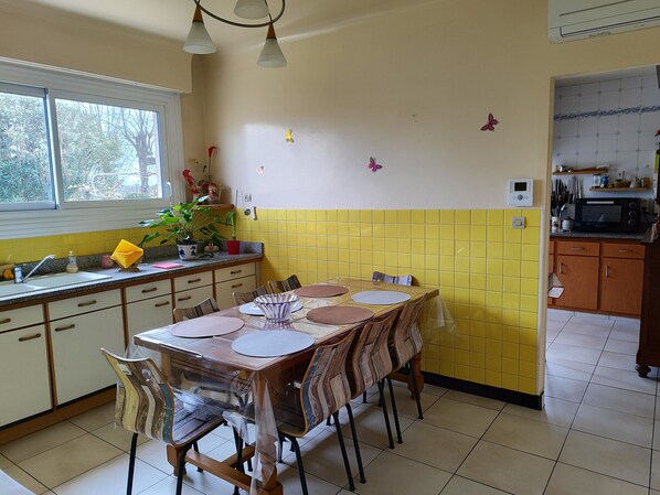 Unclassified image, 1 of 28, button