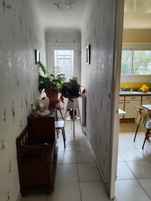 Unclassified image, 2 of 28, button