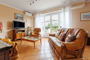 TV, DVD player, table tennis