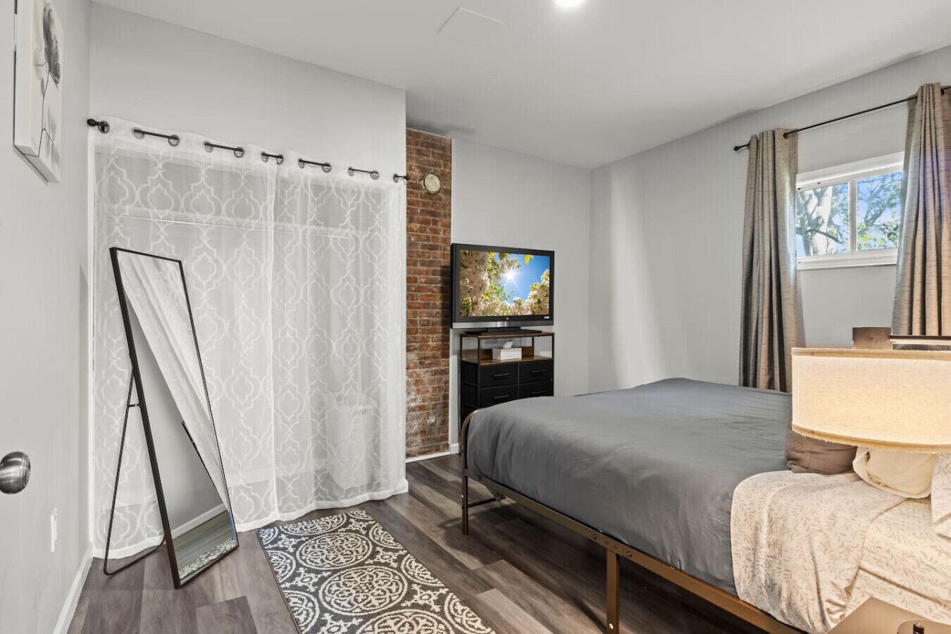 4 bedrooms, WiFi, bed sheets