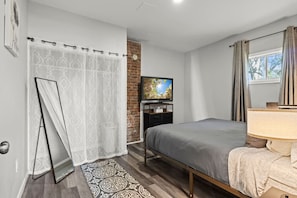 4 bedrooms, WiFi, bed sheets